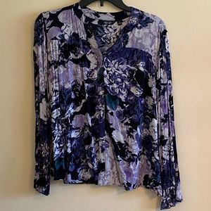 ⭐️ Simply Vera Vera Wang Purple Rose Floral Bell Sleeve Top